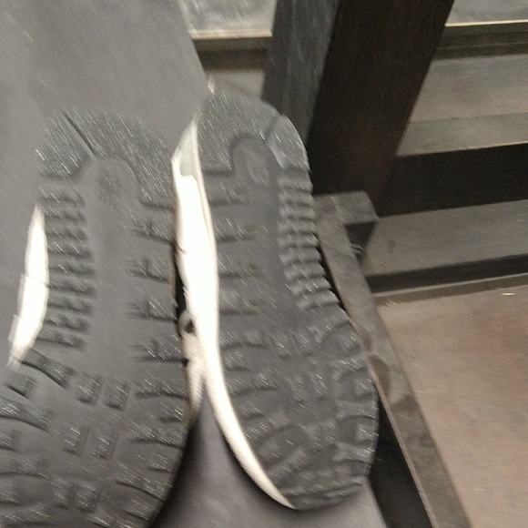 New Balance Kids Cream and Gray Sneakers - Picture 8 of 8